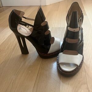 ✨Fendi Roma Black and White Women's Heels✨